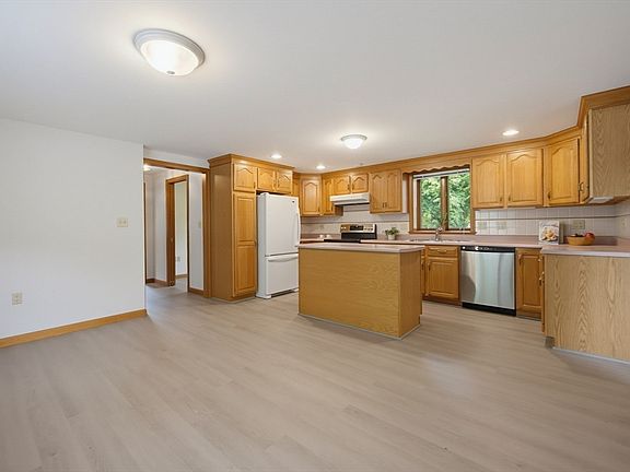 5th image of 284 South St