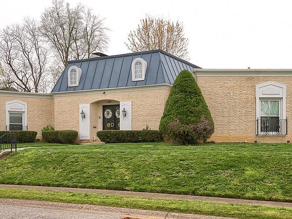 3rd image of 2041 Fieldcrest Dr