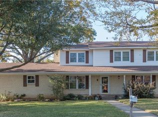 1218 Greenbriar Ln, Cleburne, TX 76033