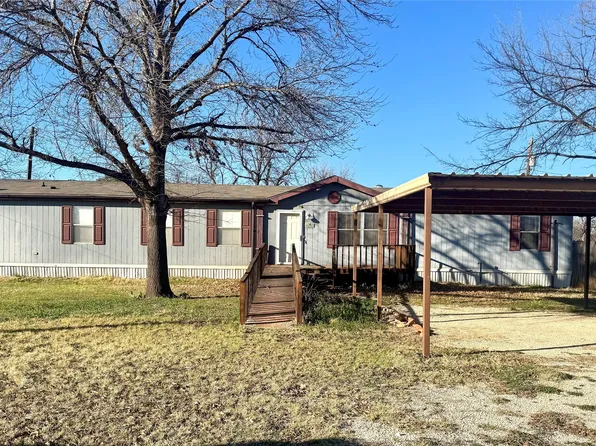 211 W F St, Munday, TX 76371
