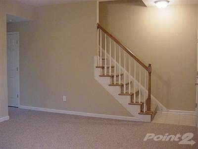 5th image of 132 Lowell Ct