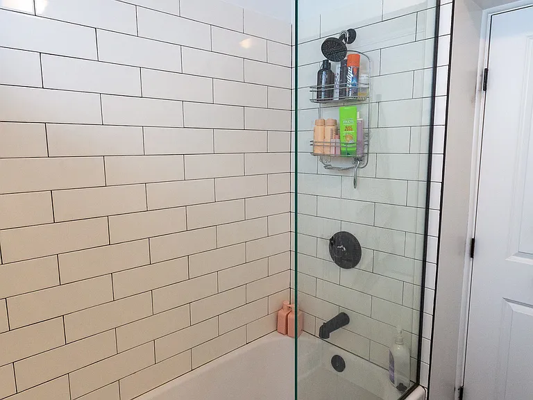 2043 W Moffat St #G — Photo 15