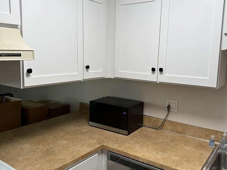 Kitchen cabinets with self closing doors