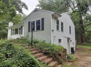 34 Dupay Rd, Pleasant Valley, NY 12569