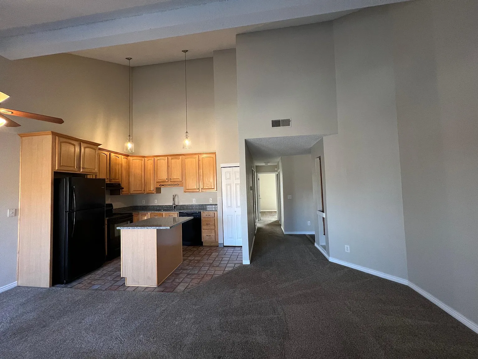 2 bed, 913 sqft, $1,795 — Photo 3