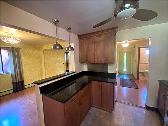 5th image of 943 Garden City Dr