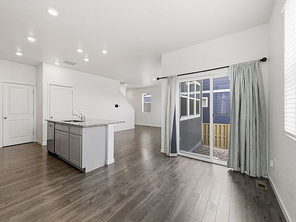 5th image of 810 Elias Tarn Dr