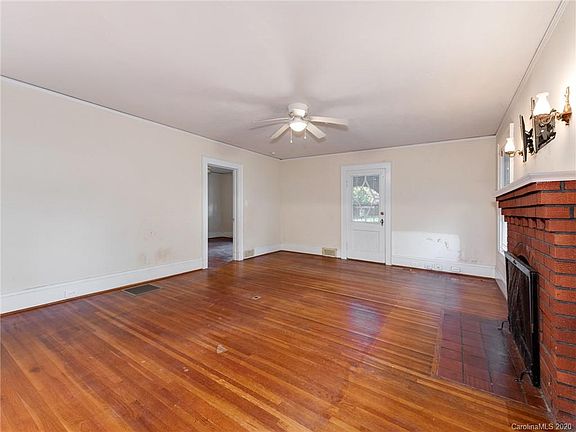 4th image of 802 Highland Ave