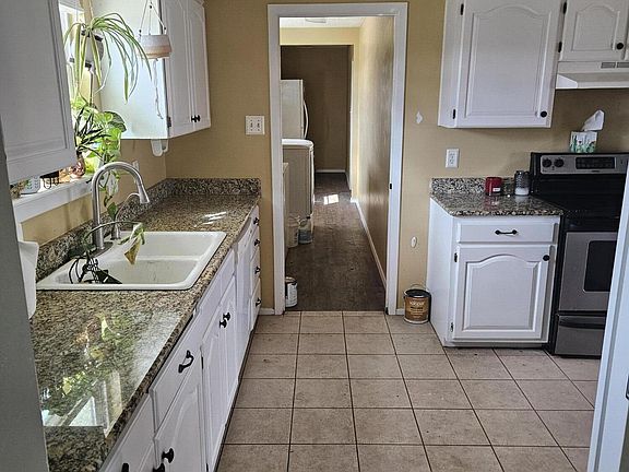 4th image of 11549 Knickerbocker Rd