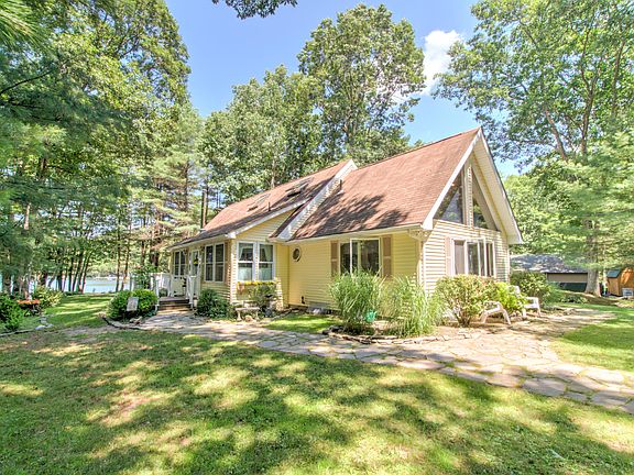 3rd image of 284 Fawn Lake Dr