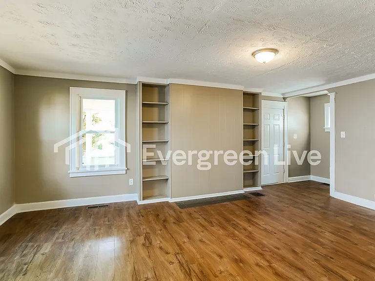 731 Malvern Ave — Photo 4