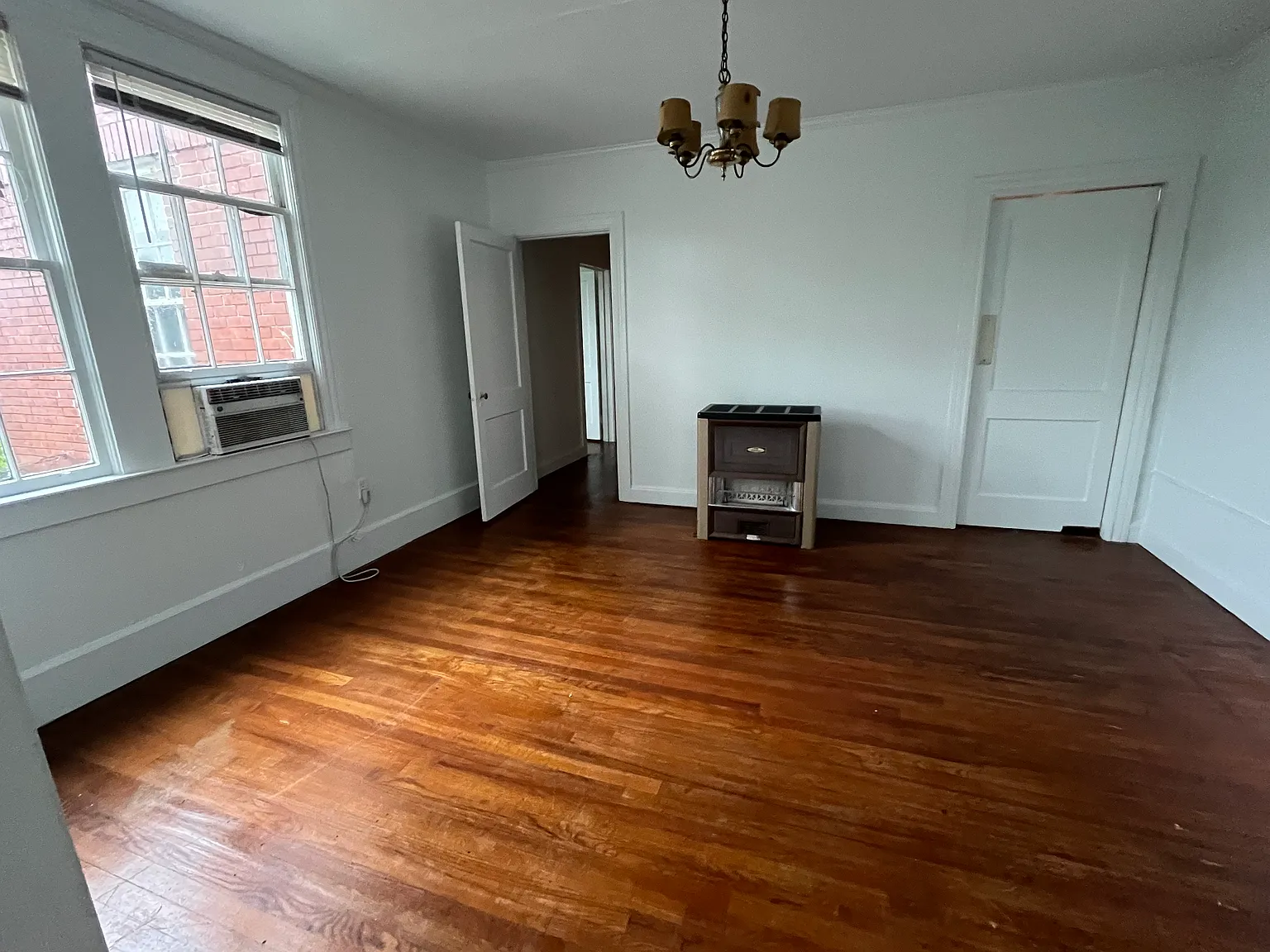 305 N Jefferson St NE — Photo 3