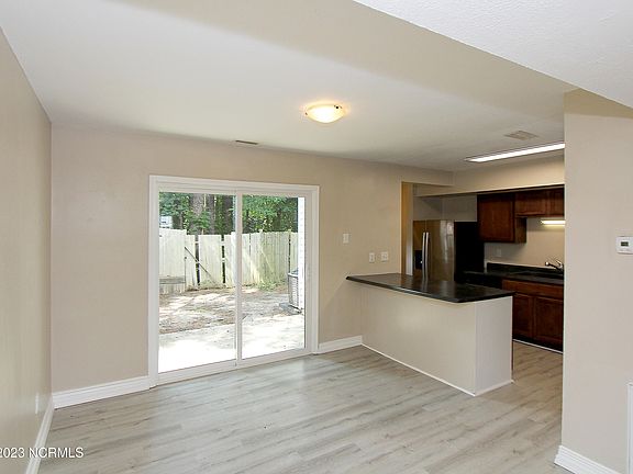 4th image of 434 Myrtlewood Circle