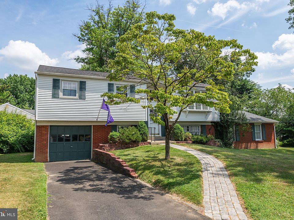 1st image of 130 Manor Dr