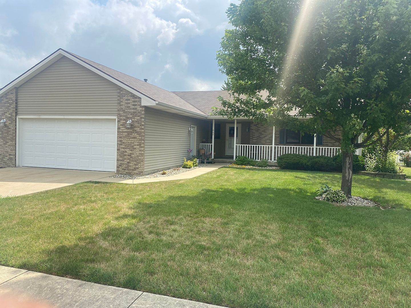 642 N Edgemere Dr, Bourbonnais, IL 60914 | Zillow