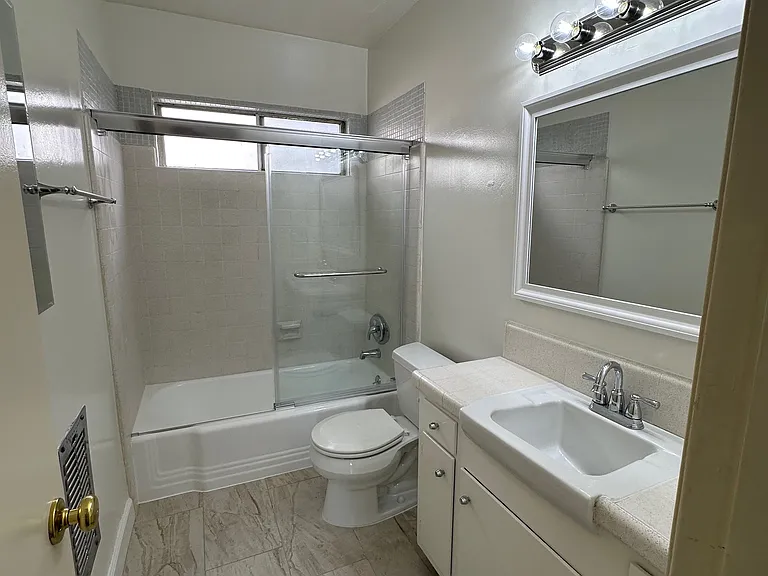840 Haverford Ave #8 — Photo 10