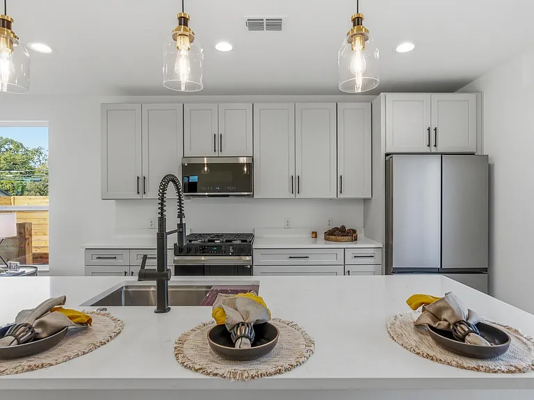 1199 Coleto St — Photo 11