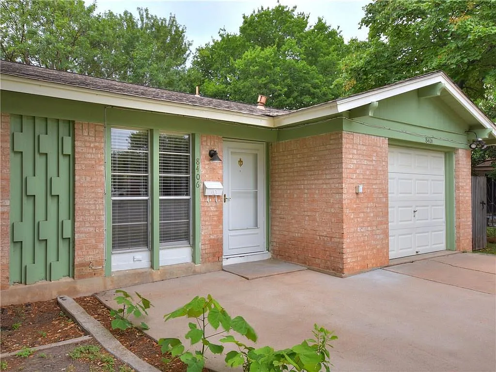 3 bed, 1.0 bath, 952 sqft, $1,995 — Photo 2