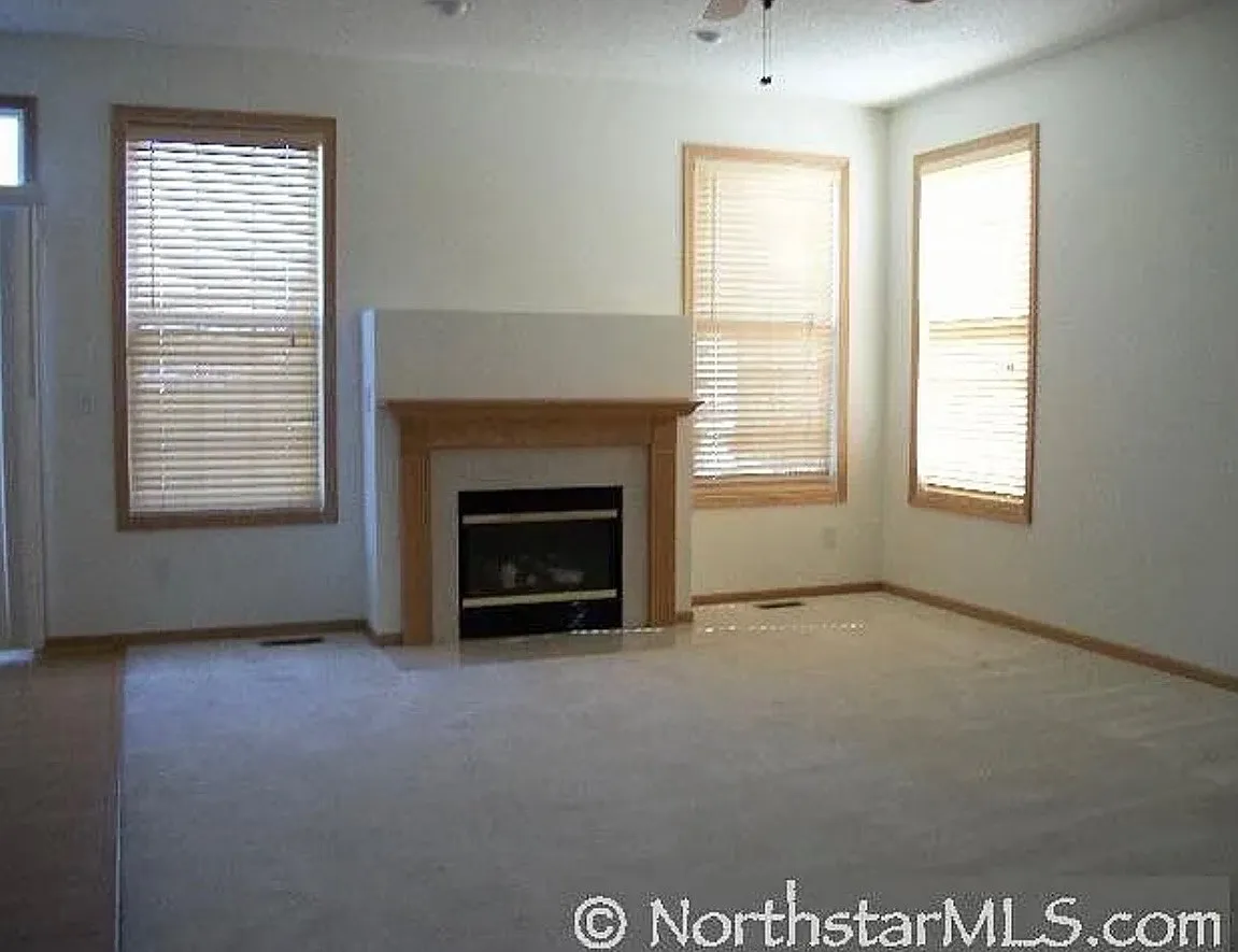 4 bed, 2300 sqft, $2,850 — Photo 2