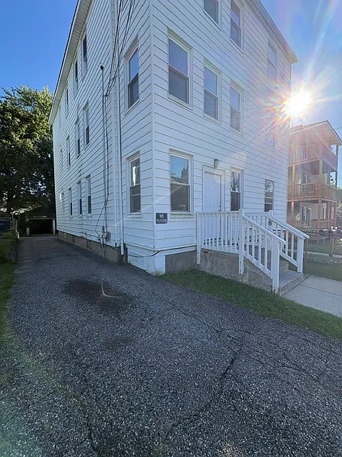 3 bed, 1060 sqft, $1,800 — Photo 4