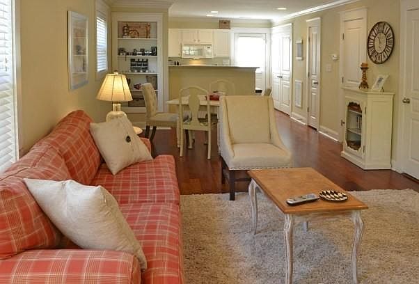 2nd image of 490 Barnett Shoals Rd APT 537
