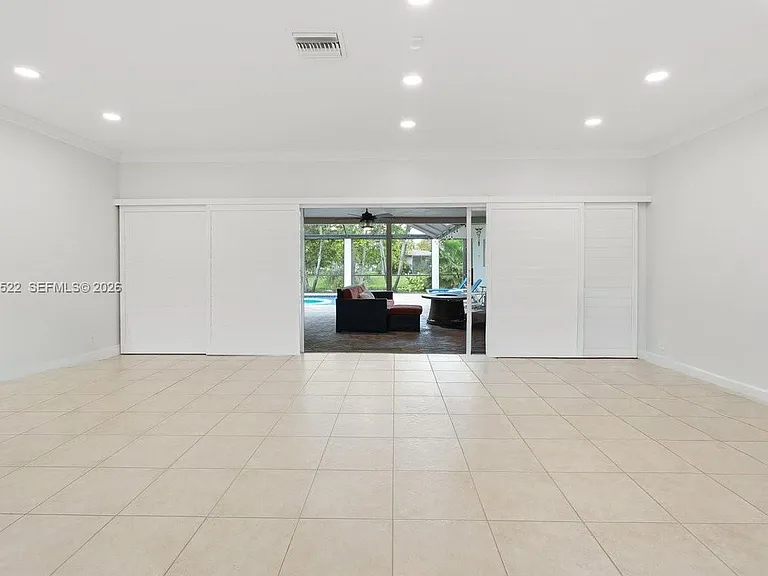16530 Lake Tree Dr — Photo 31