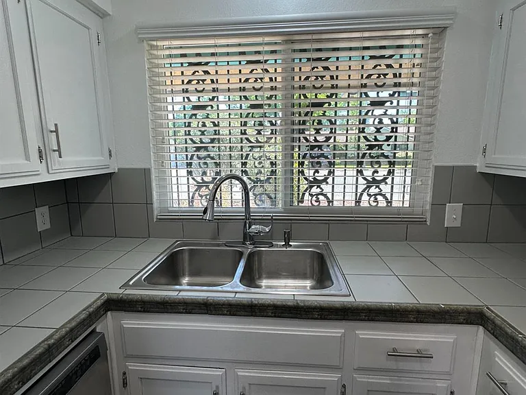 1415 E Rialto Ave #104 — Photo 7