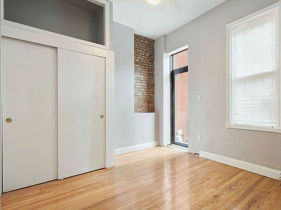 5th image of 147 Leonard St APT 1R