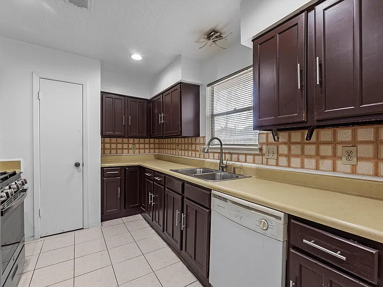 7234 Lost Fable Ln — Photo 7