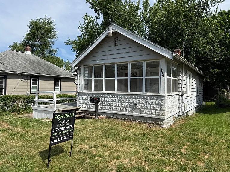 174 Walcott Ave — Photo 2