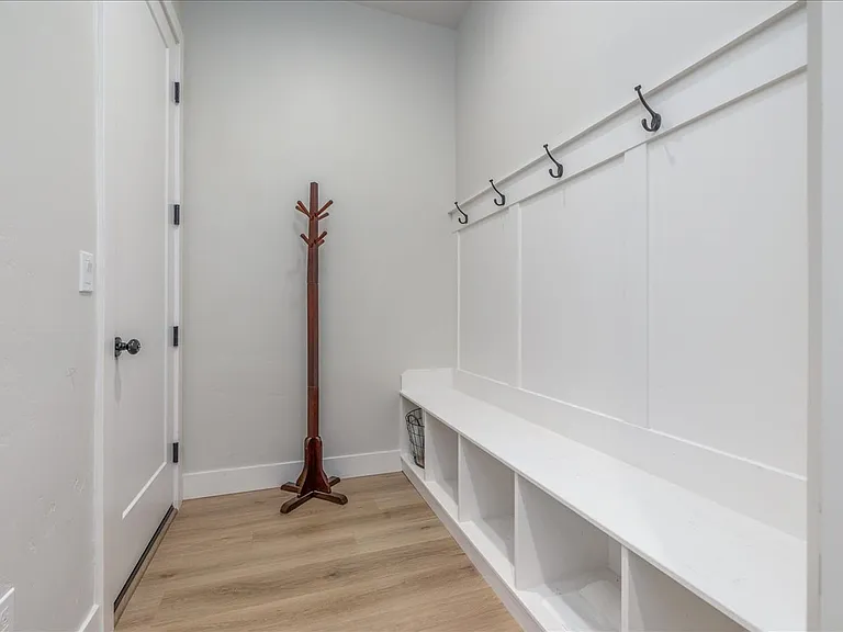5562 S Zaivcla Ave — Photo 12