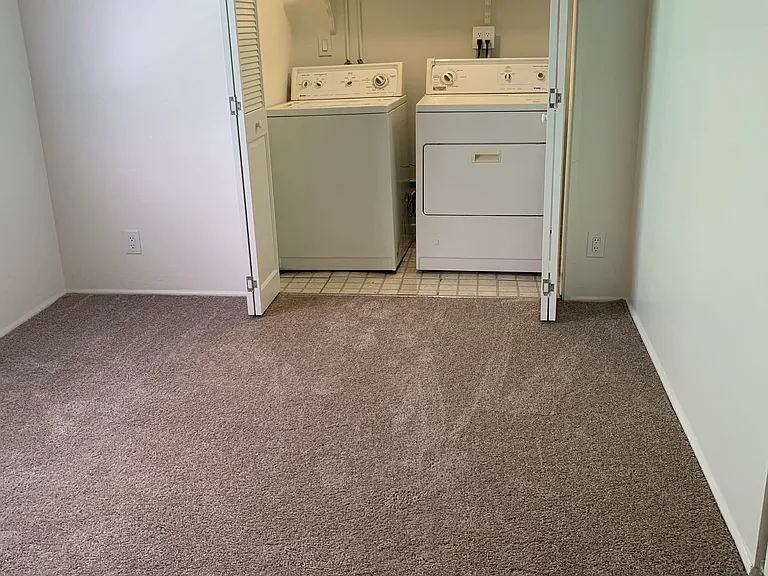2542 Crescent Ave — Photo 33