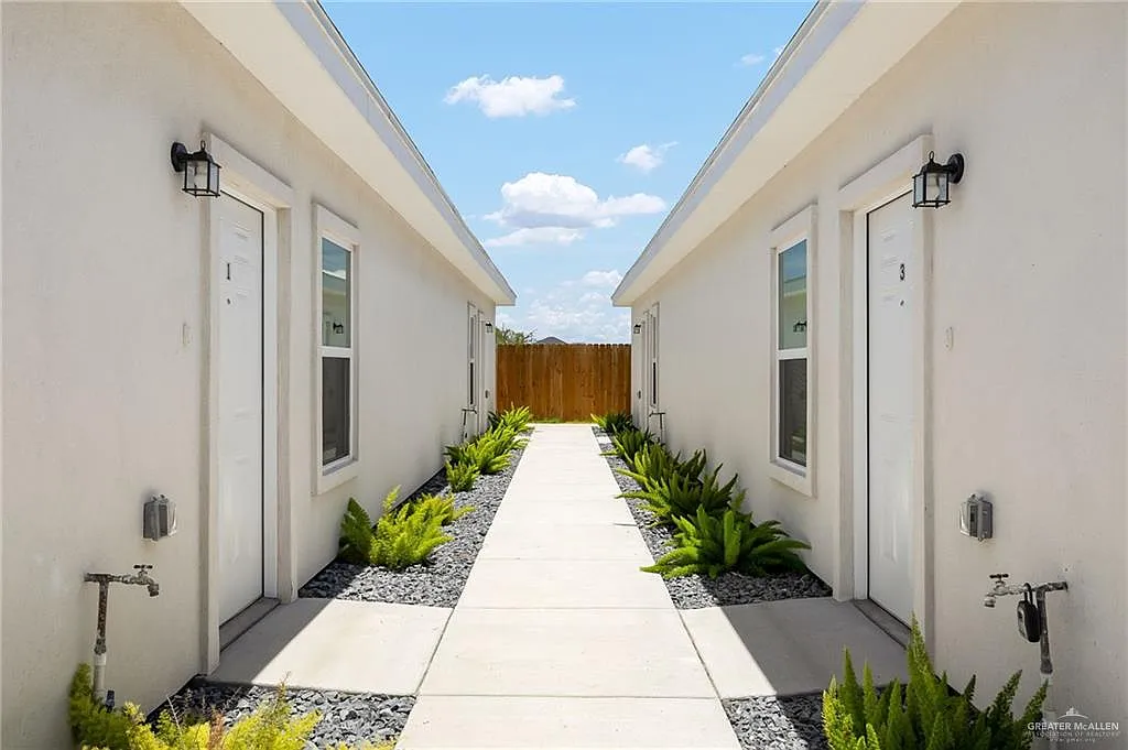 2 bed, 2.0 bath, 950 sqft, $1,250 — Photo 3