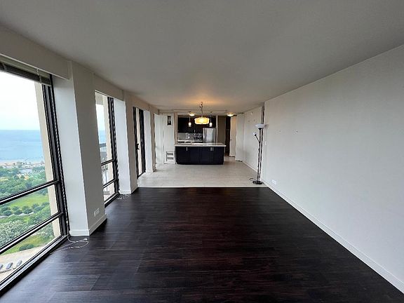 4th image of 1660 N La Salle St #3712
