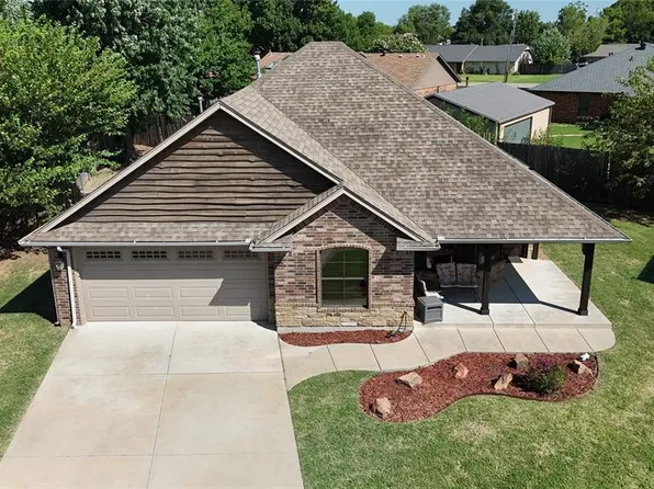 1009 NW 30th Ct, Moore, OK 73160