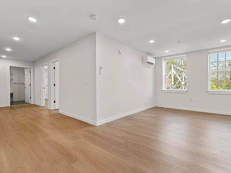 55 Atunxis Ave #29 — Photo 8