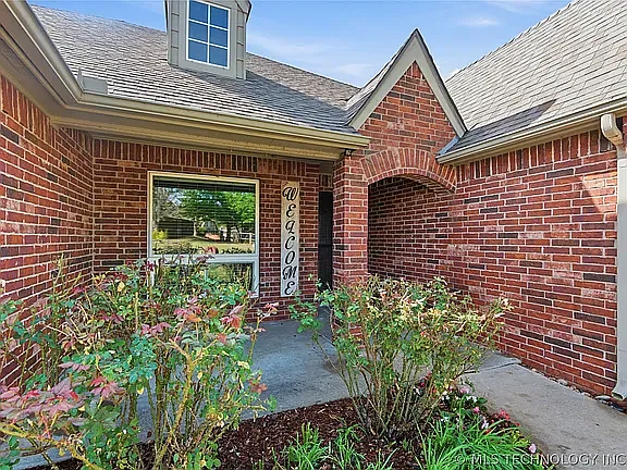 3 bed, 2000 sqft, $2,495 — Photo 3