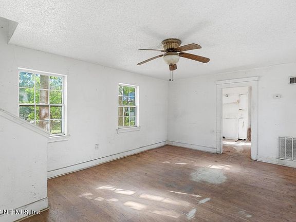 5th image of 7148 WAKEFIELD Avenue