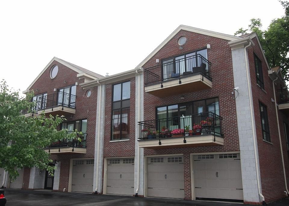 Top Unit - Both Balconies