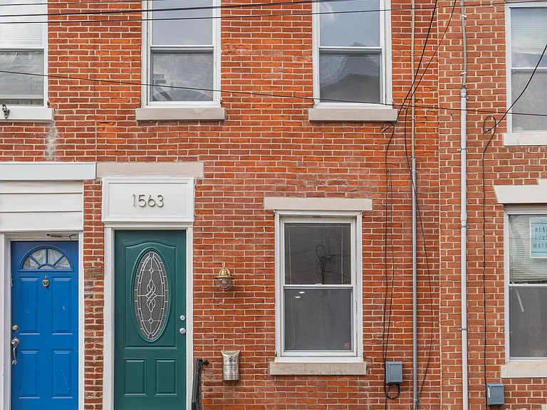 1563 E Hewson St — Photo 18