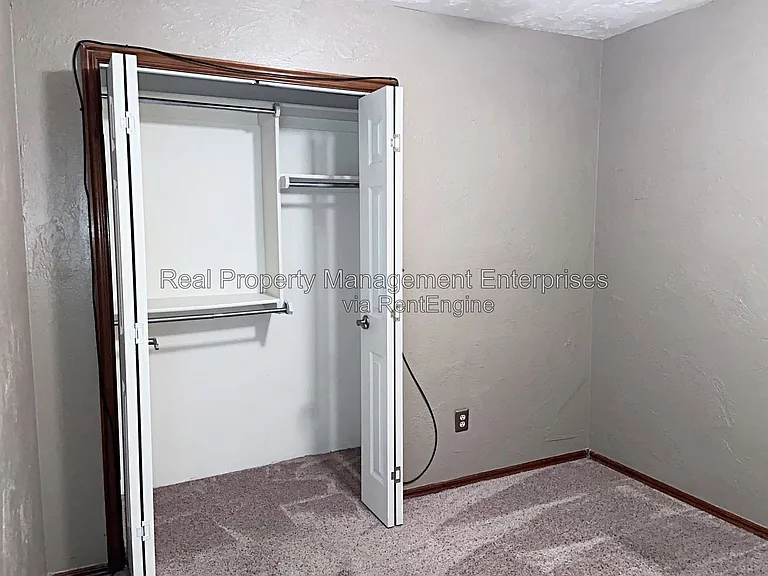 204 W 10th St — Photo 48
