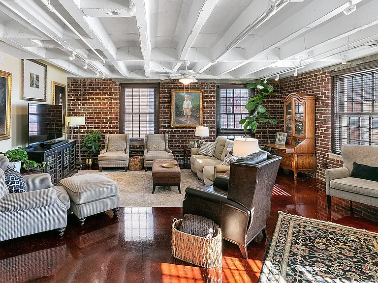 535 Locust St #303 — Photo 3