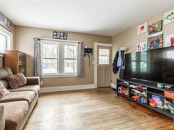 5th image of 102 Elmore Dr