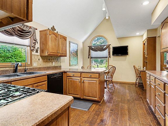 4th image of 23655 Ridgemont Ln