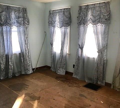 4th image of 915 Morris Ave