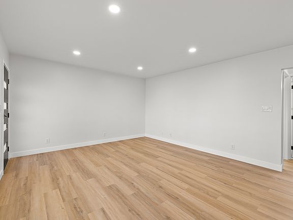 5th image of 4575-79 Haines St #4579