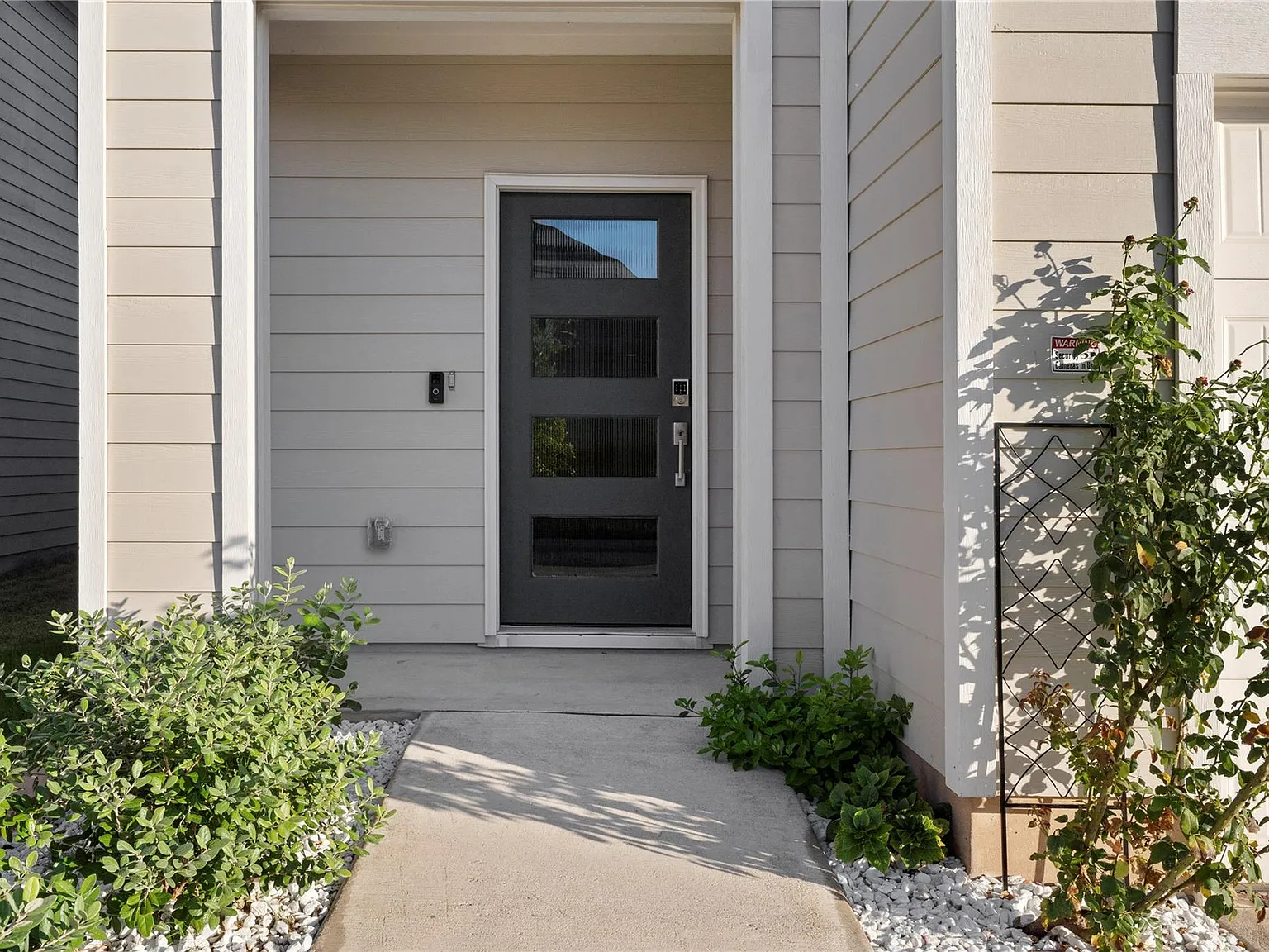 4 bed, 3.0 bath, 2309 sqft, $2,350 — Photo 4