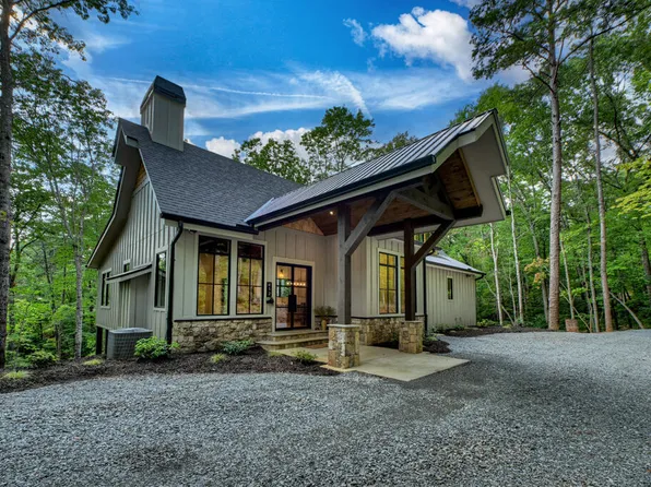 412 Mountain Tops Cir, Blue Ridge, GA 30513