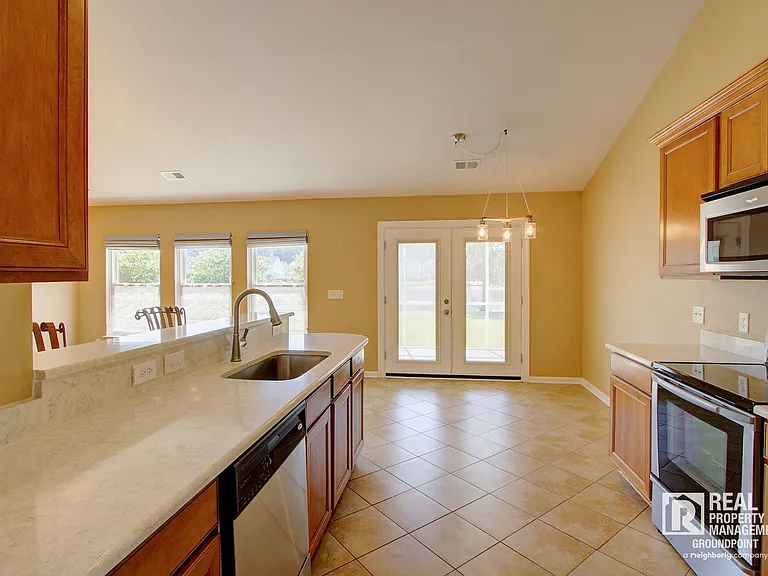 97 Avonshire Dr — Photo 8