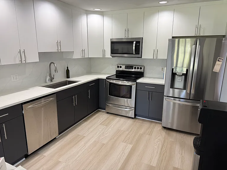 568 Aspen Woods Dr — Photo 1